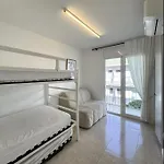 Apartament Lets Holidays Big With Parking *